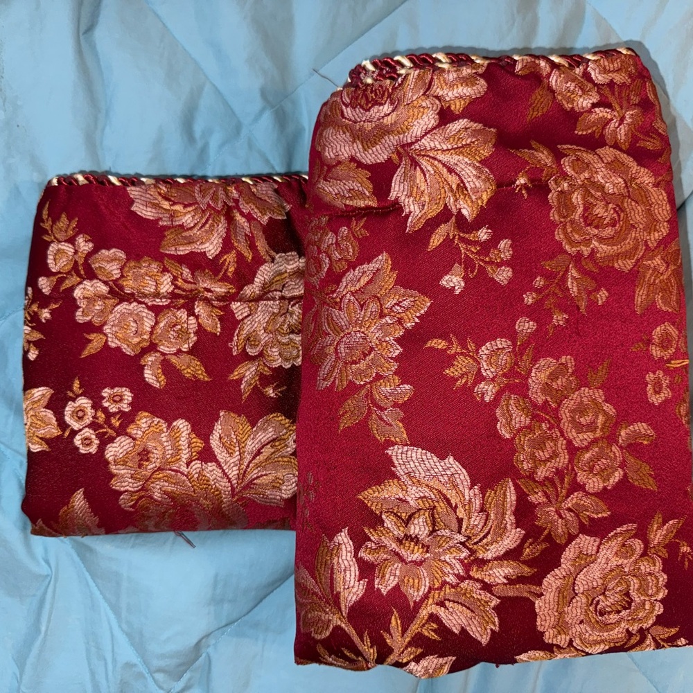 Home Collection Red Comforter with Gold Floral Jacquard - Picture 3 of 8